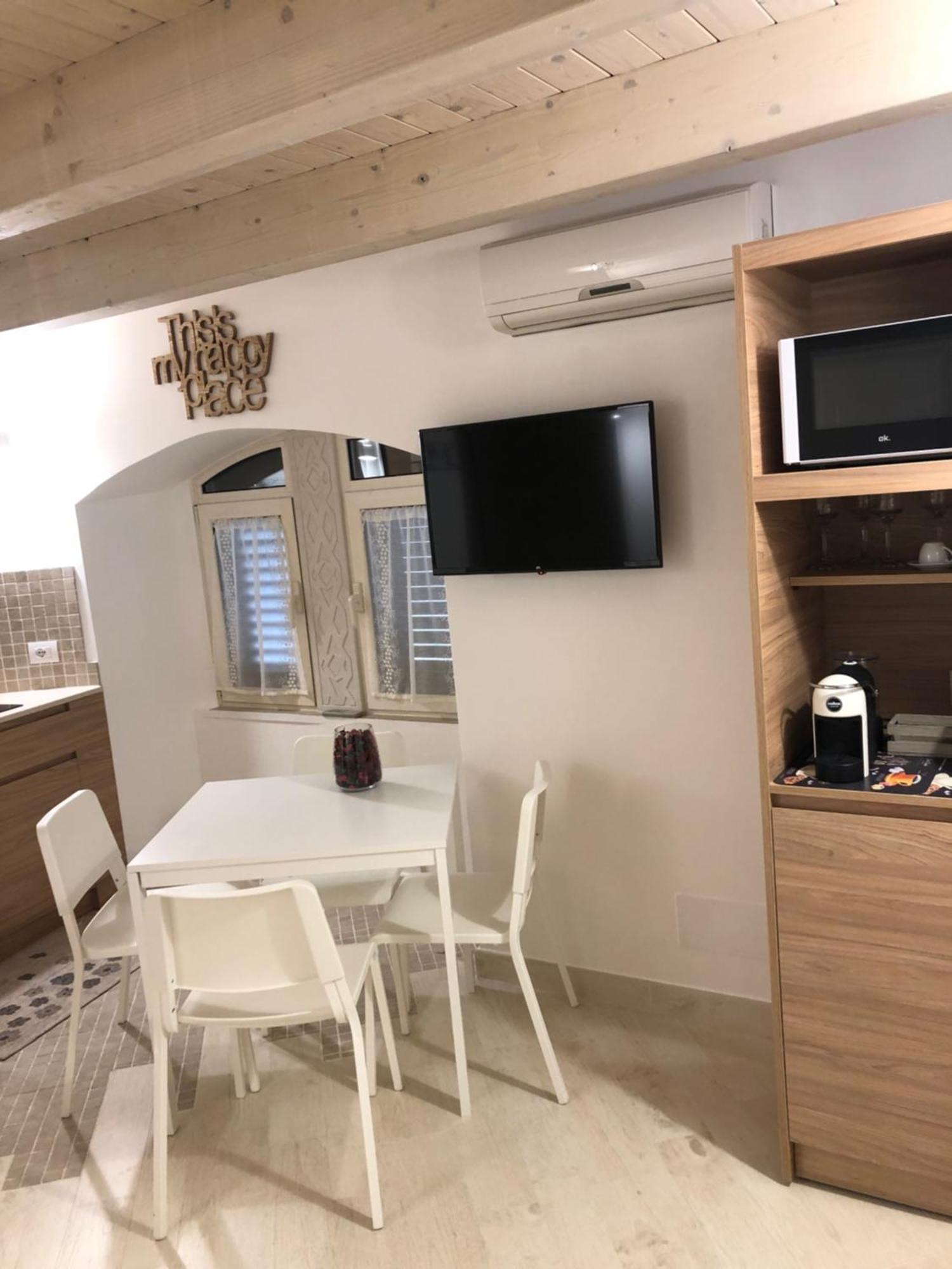 More Apartments Il Ferrarese2 Бари Стая снимка