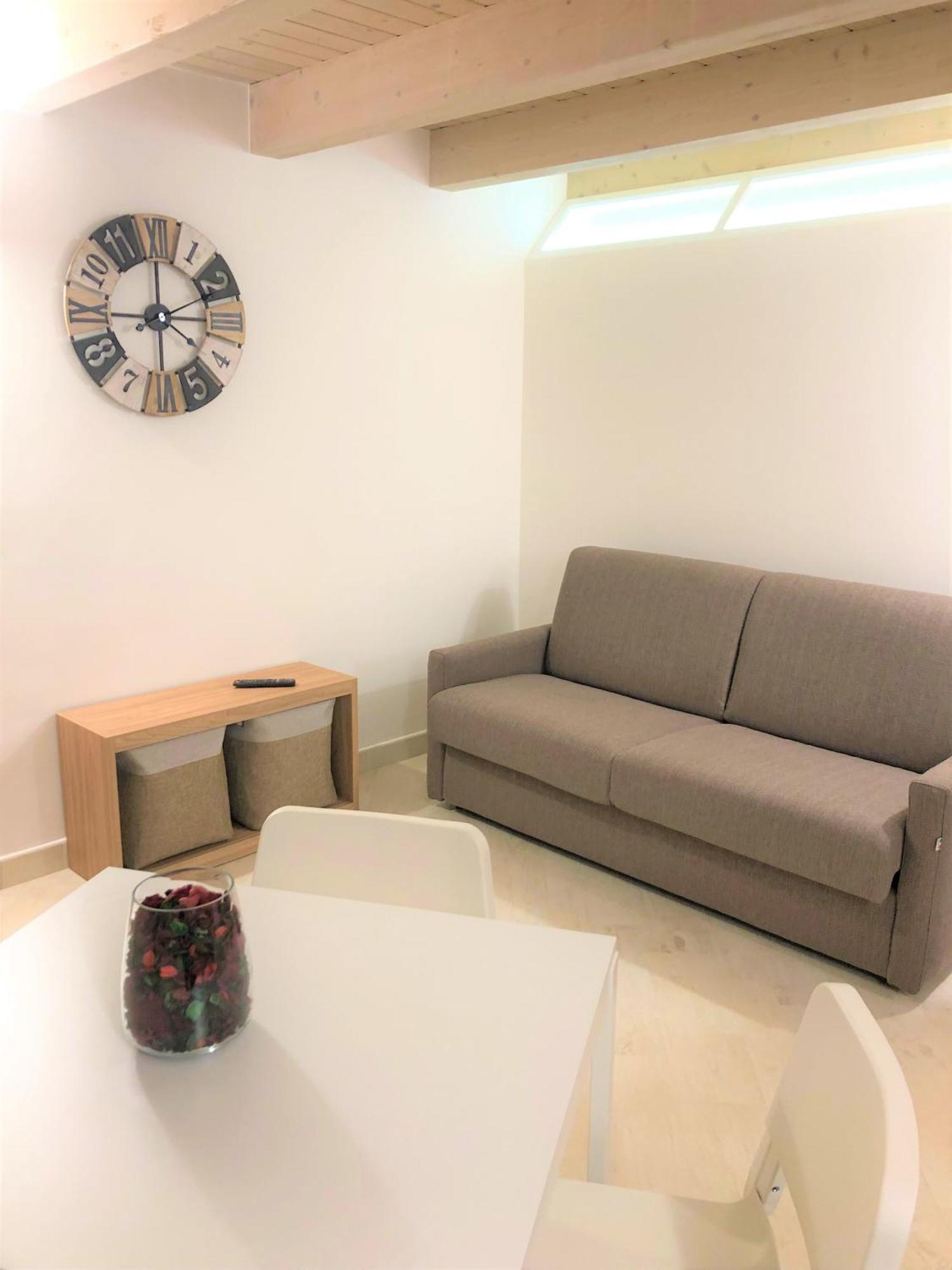 More Apartments Il Ferrarese2 Бари Стая снимка