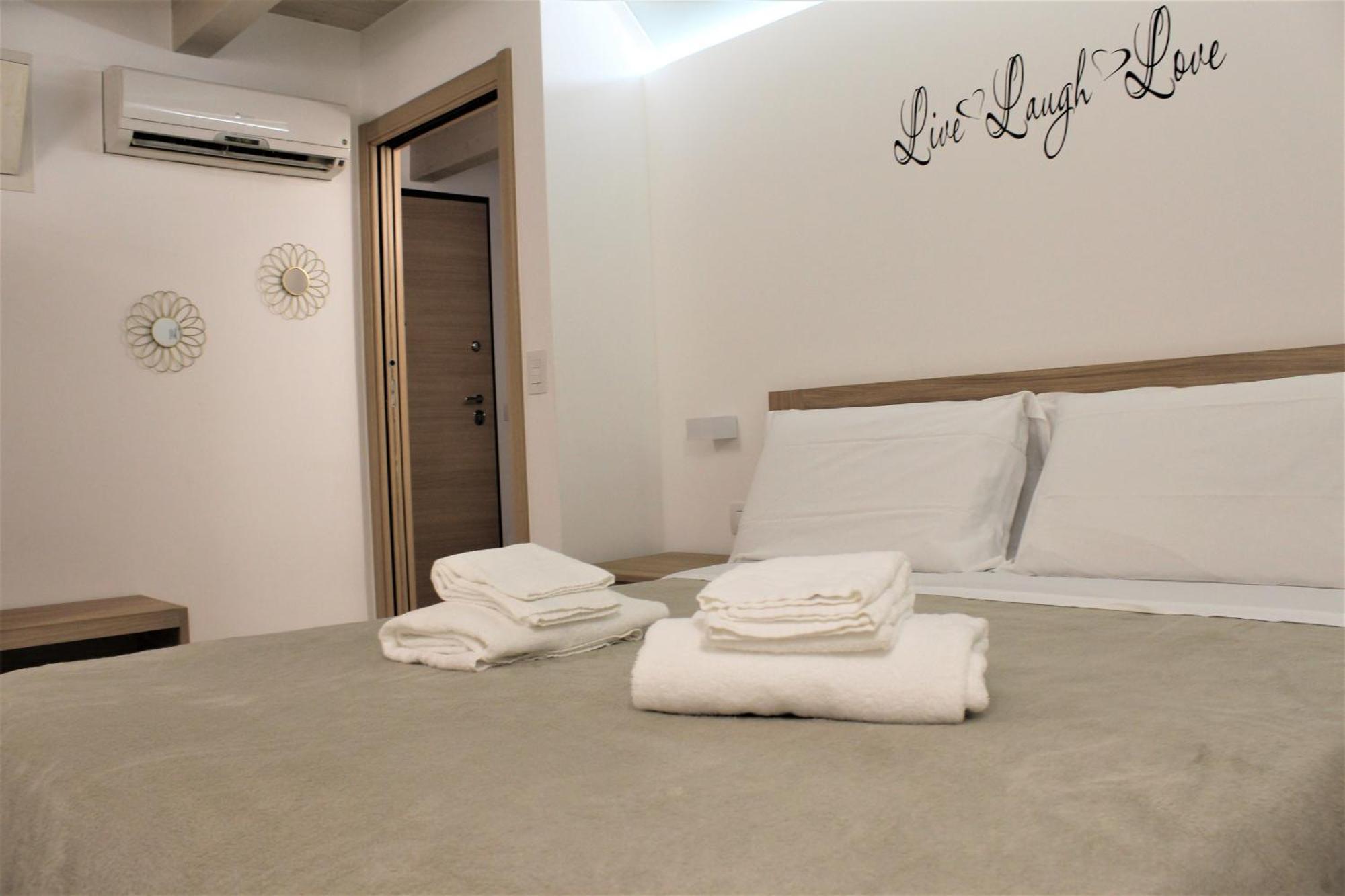 More Apartments Il Ferrarese2 Бари Екстериор снимка