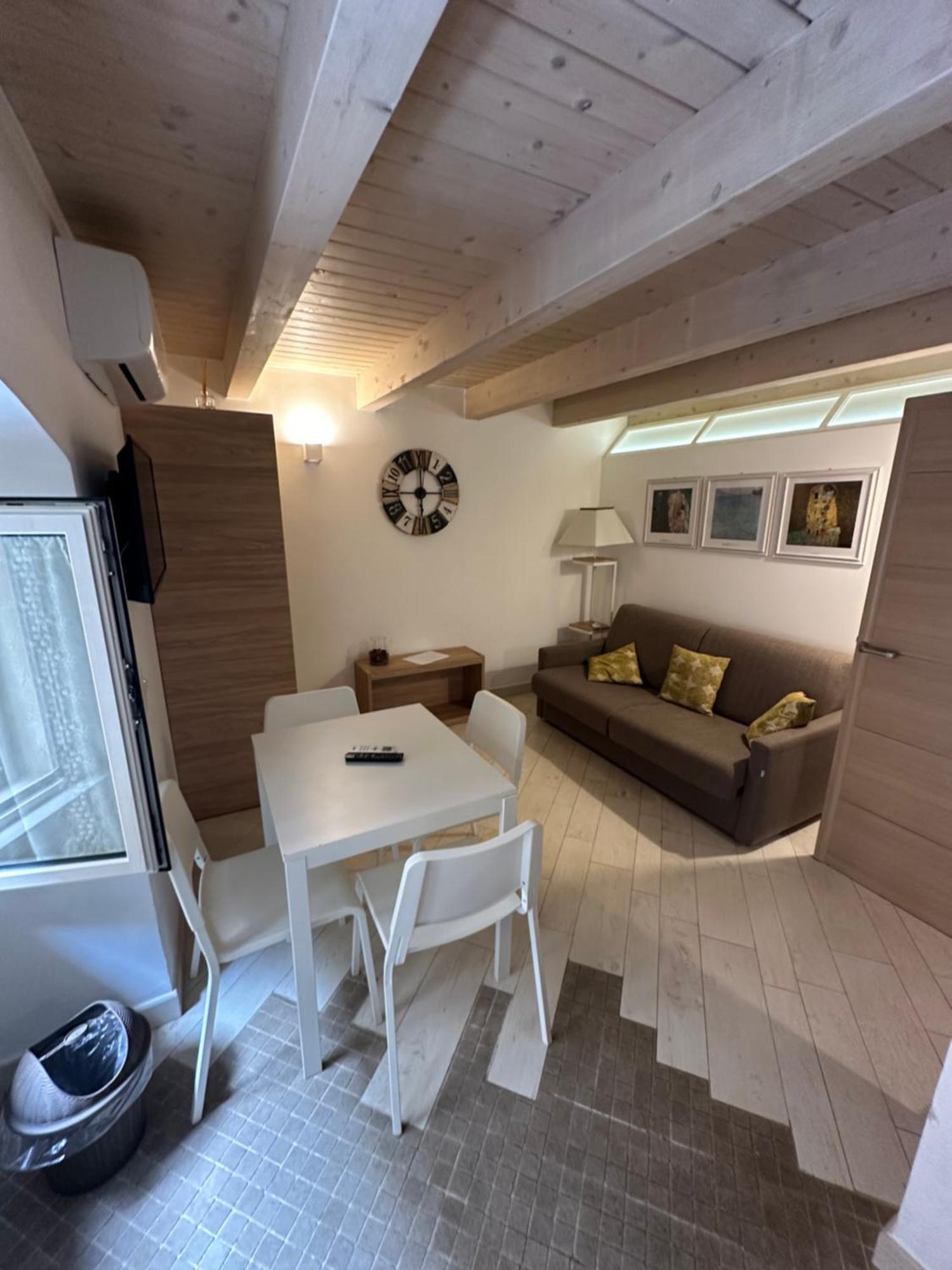 More Apartments Il Ferrarese2 Бари Екстериор снимка