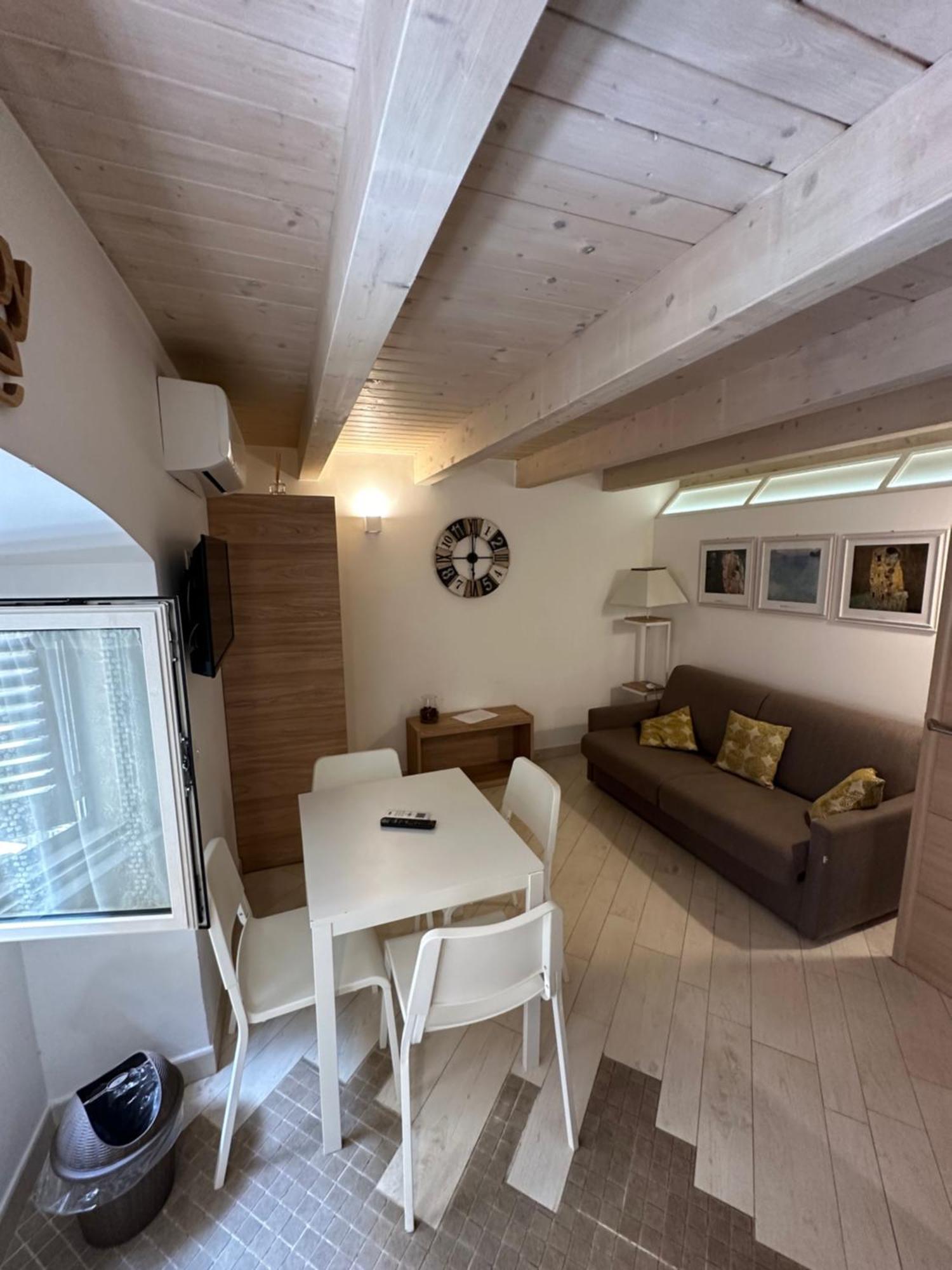 More Apartments Il Ferrarese2 Бари Екстериор снимка